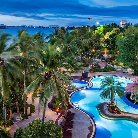 Cholchan Pattaya Beach Resort - Sha Extra Plus Luaran gambar The pool at the Royal Paradise Hotel & Spa
