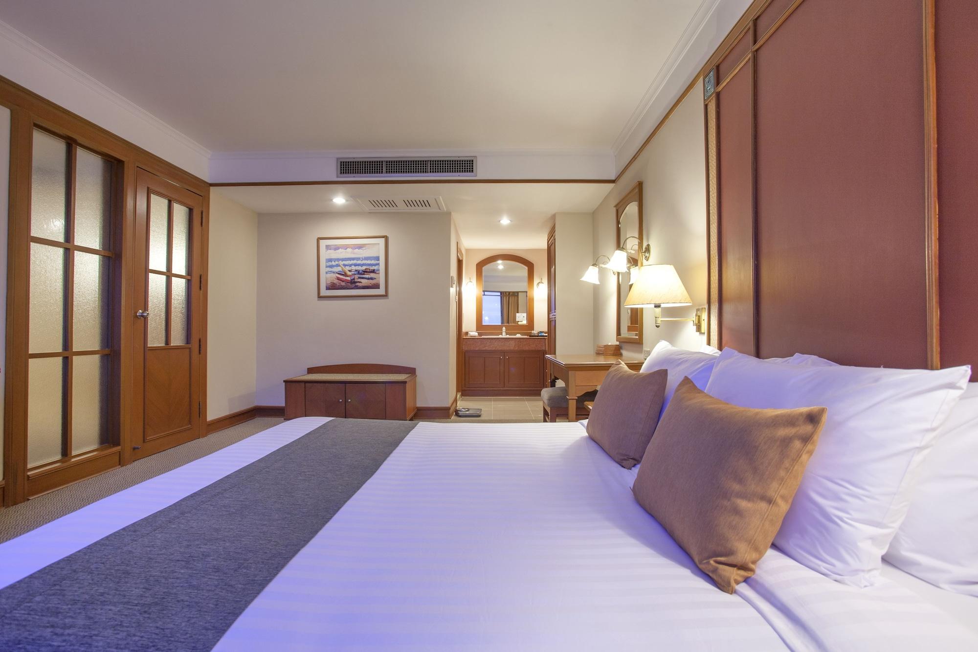 Cholchan Pattaya Beach Resort - Sha Extra Plus Luaran gambar Deluxe Room
