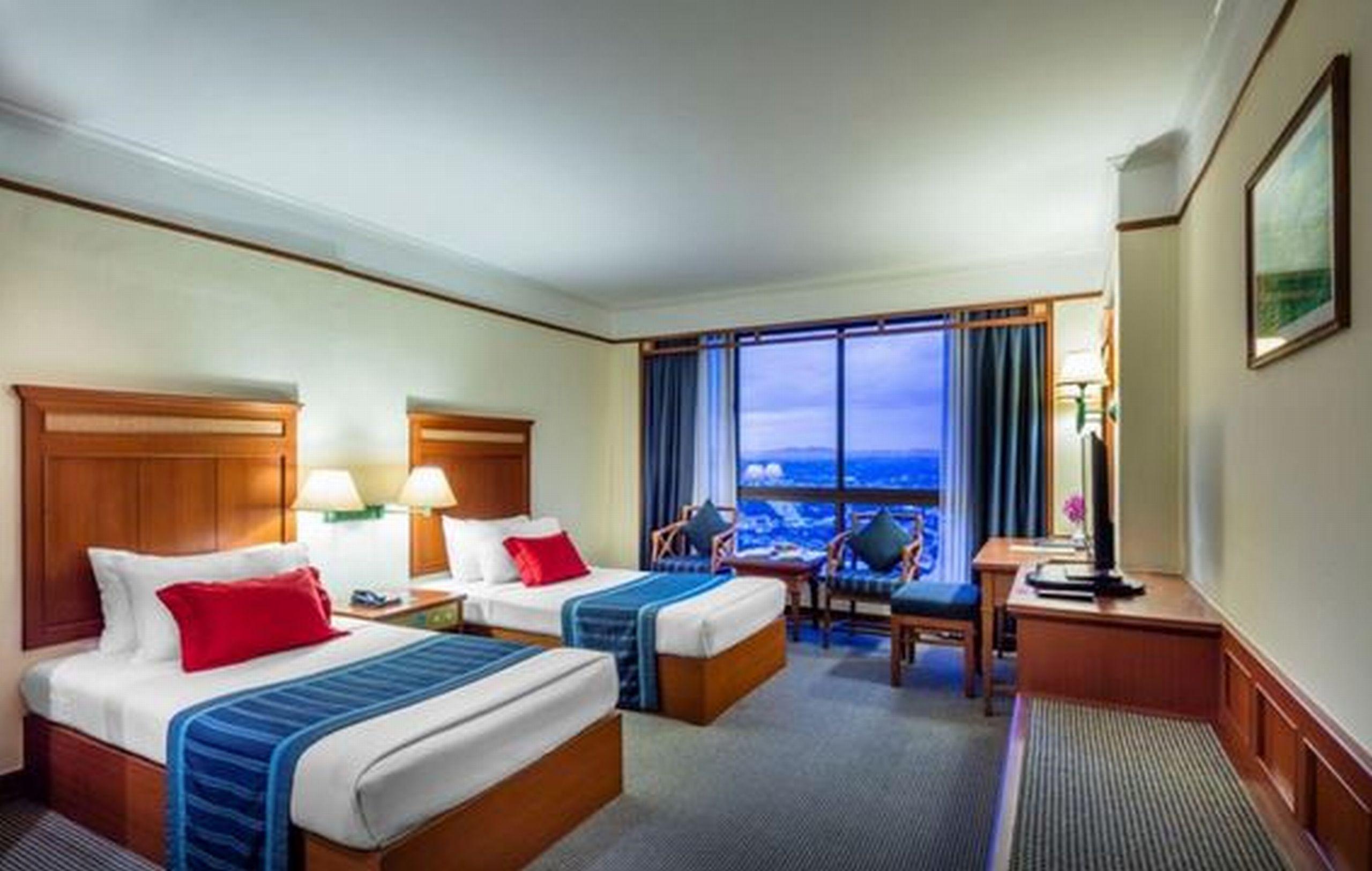 Cholchan Pattaya Beach Resort - Sha Extra Plus Luaran gambar Deluxe Room
