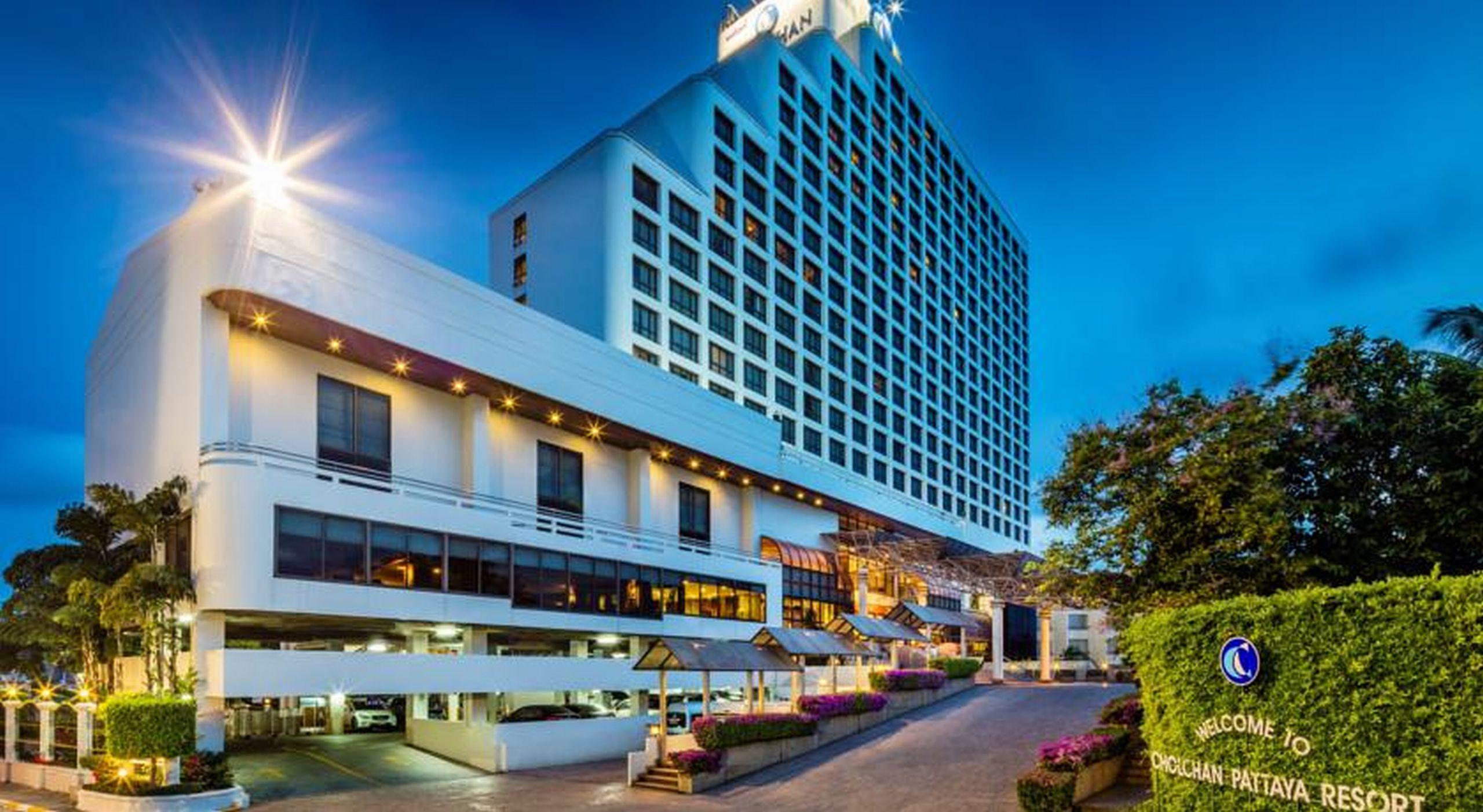 Cholchan Pattaya Beach Resort - Sha Extra Plus Luaran gambar Royal Paragon Hotel