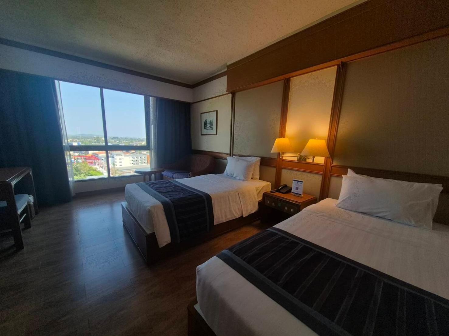 Cholchan Pattaya Beach Resort - Sha Extra Plus Luaran gambar