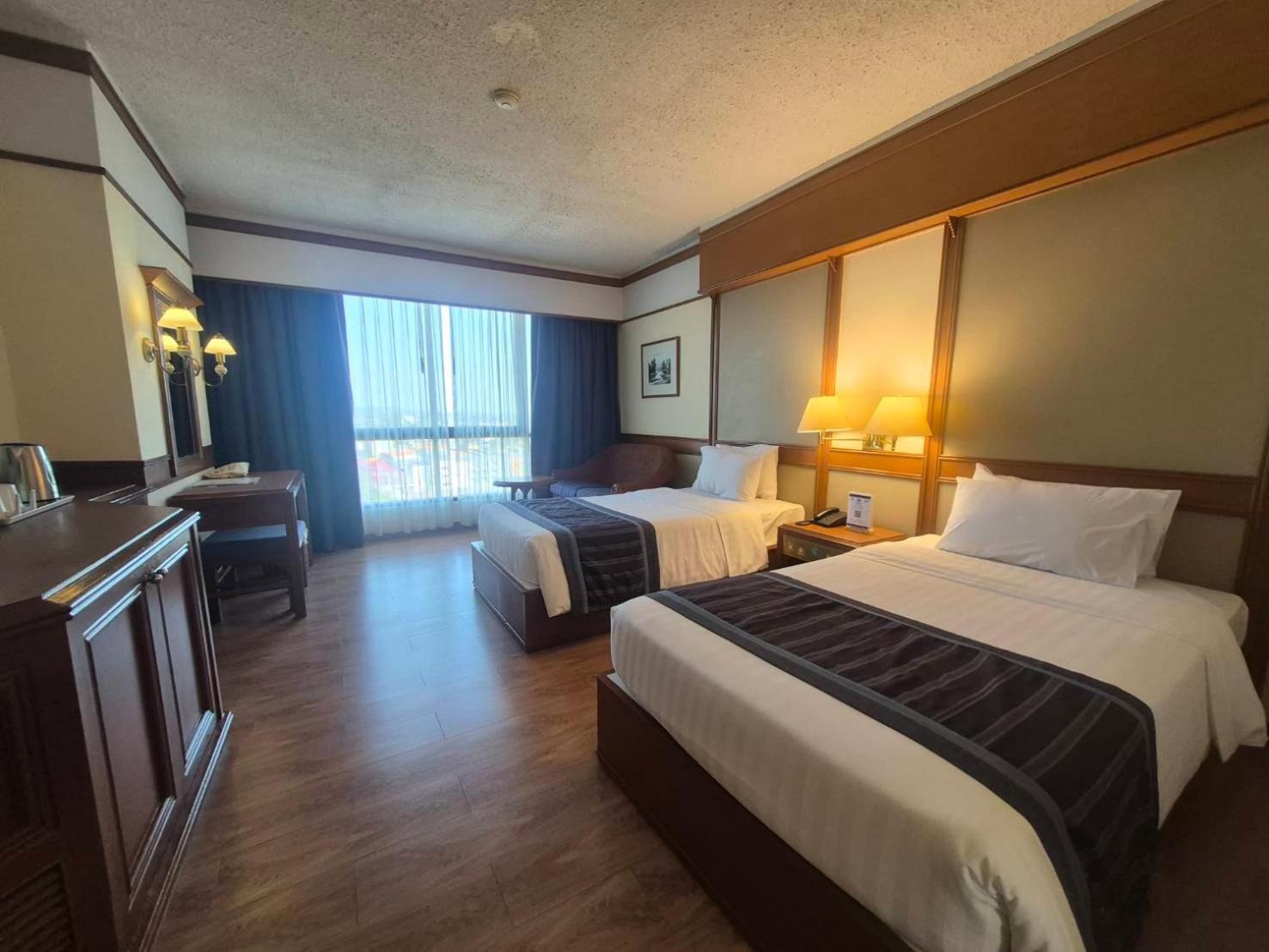 Cholchan Pattaya Beach Resort - Sha Extra Plus Luaran gambar