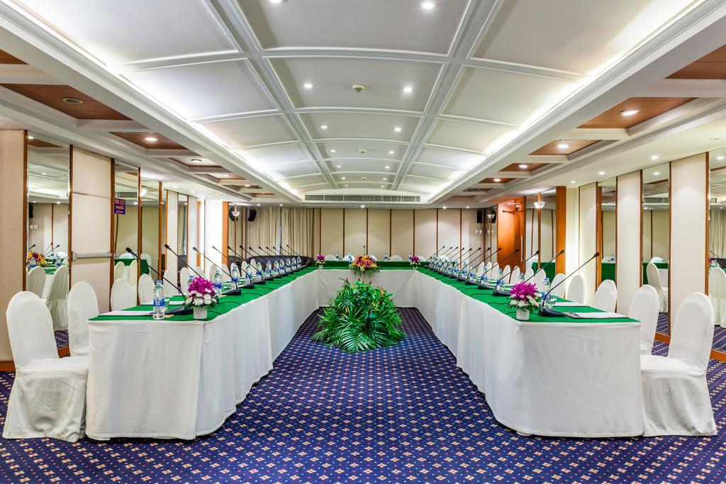 Cholchan Pattaya Beach Resort - Sha Extra Plus Luaran gambar U-shaped table layout