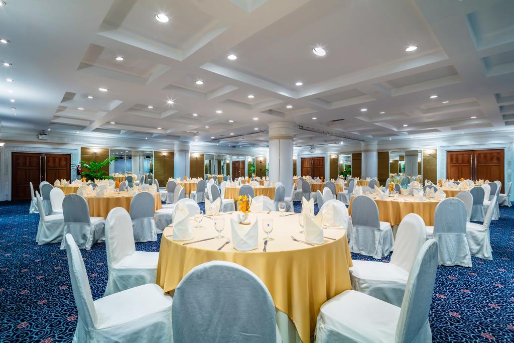 Cholchan Pattaya Beach Resort - Sha Extra Plus Luaran gambar The ballroom