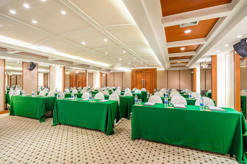 Cholchan Pattaya Beach Resort - Sha Extra Plus Luaran gambar Meeting room