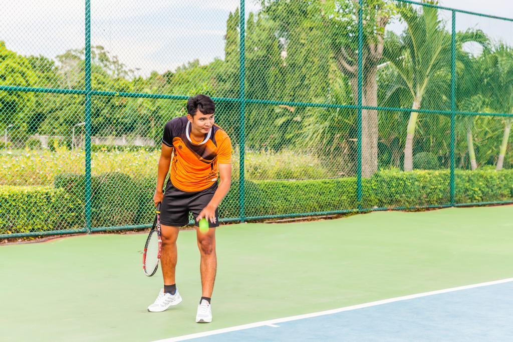 Cholchan Pattaya Beach Resort - Sha Extra Plus Luaran gambar Tennis