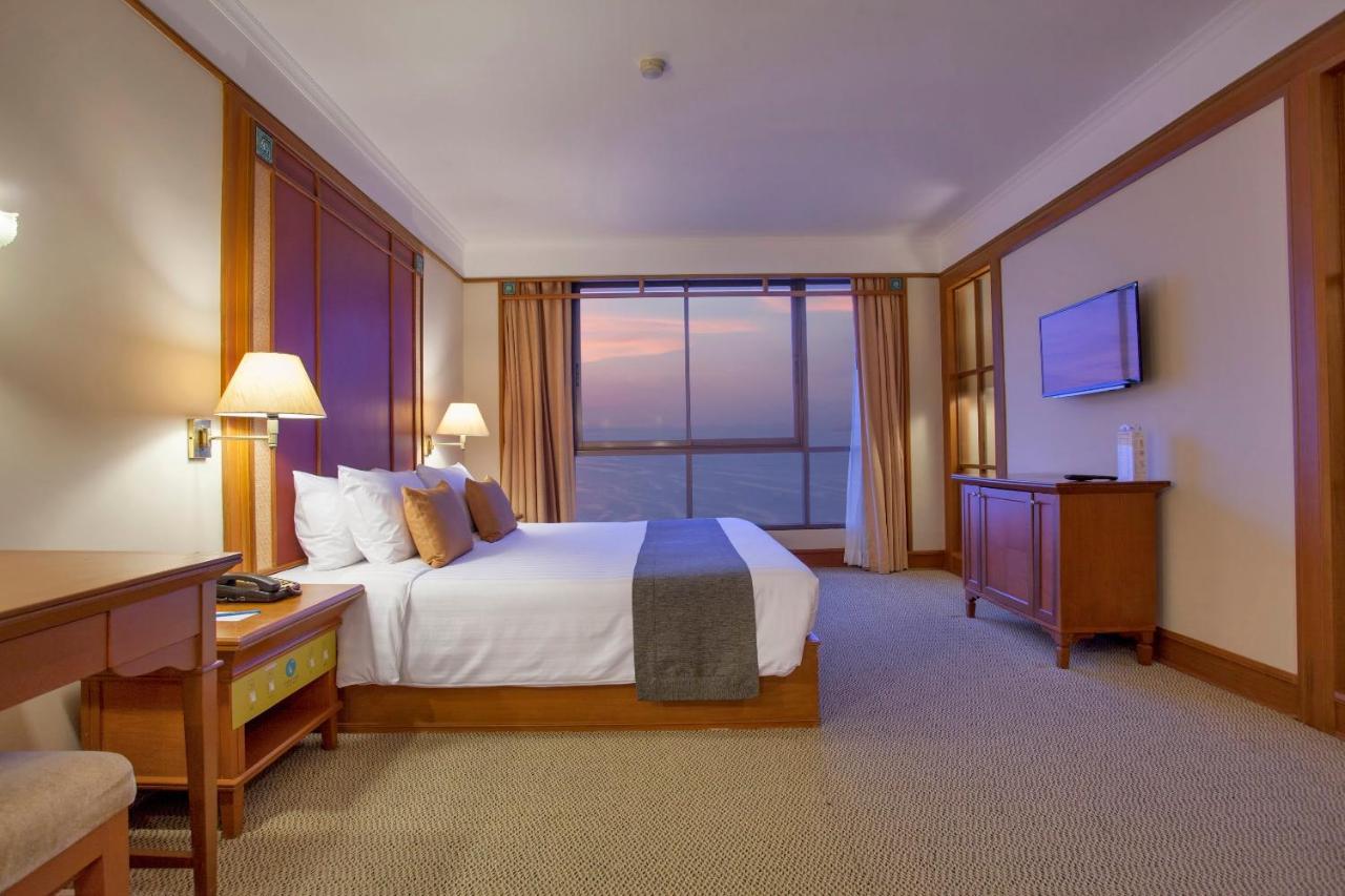 Cholchan Pattaya Beach Resort - Sha Extra Plus Luaran gambar Deluxe Ocean View Room