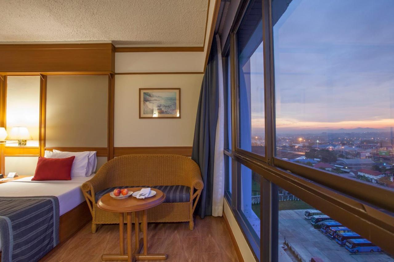 Cholchan Pattaya Beach Resort - Sha Extra Plus Luaran gambar Deluxe Room